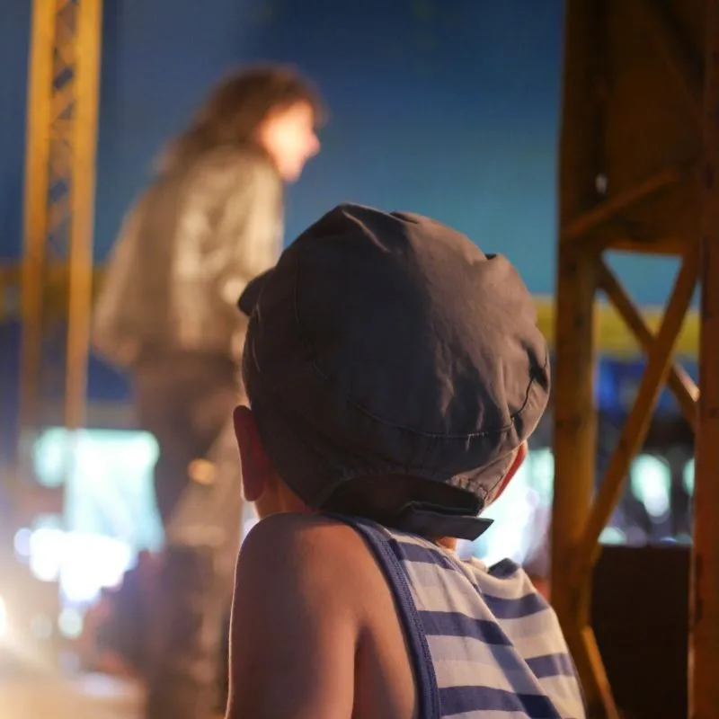 Enfant devant un spectacle - Jeudis en scène ! - 2025